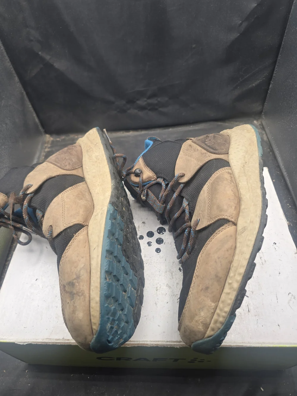 Columbia Men's Brown and Black Hiking Boots with Blue Lining